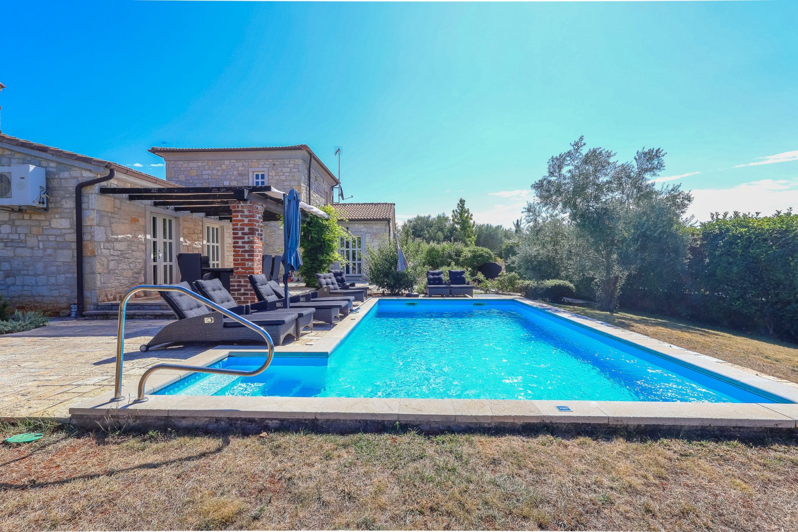 Stilvolles Steinhaus mit Pool und Meerblick, Sveti Lovreč, Kroatien