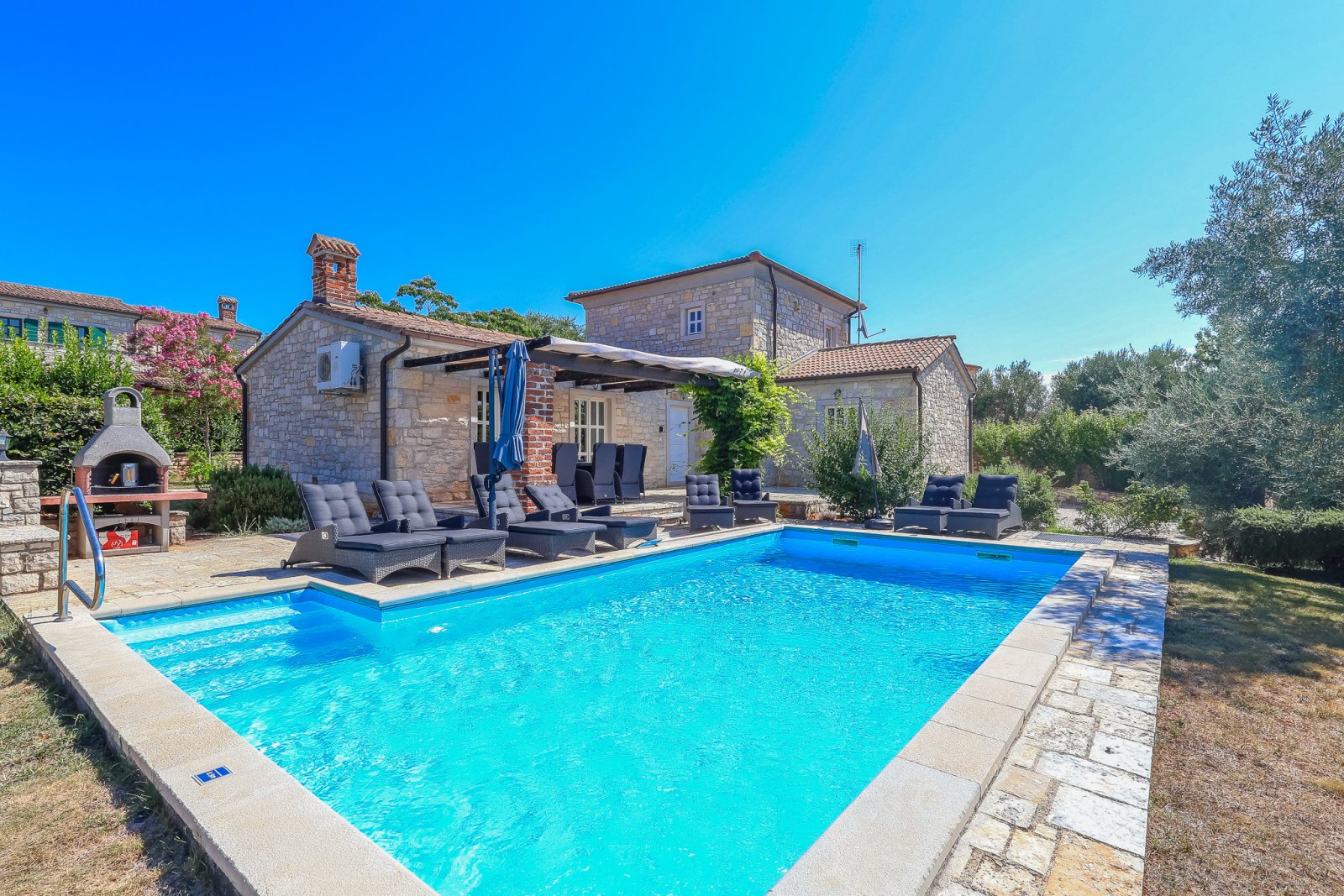 Stilvolles Steinhaus mit Pool und Meerblick, Sveti Lovreč, Kroatien