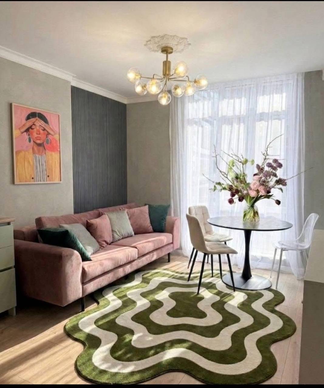 Helle 2-Schlafzimmer-Wohnung am Meer in Batumi, Georgien – Designer-Renovierung
