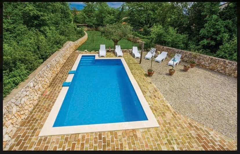 Einzigartiges Ferienhaus mit Pool und Olivenhain auf der Insel Krk in Kroatien