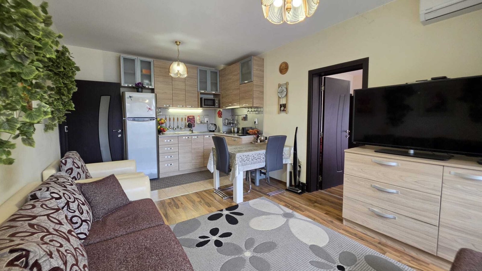 🏡 Großzügige 4-Zimmer-Wohnung mit Poolzugang in Elitonia Gardens 1, Ravda, Bulgarien