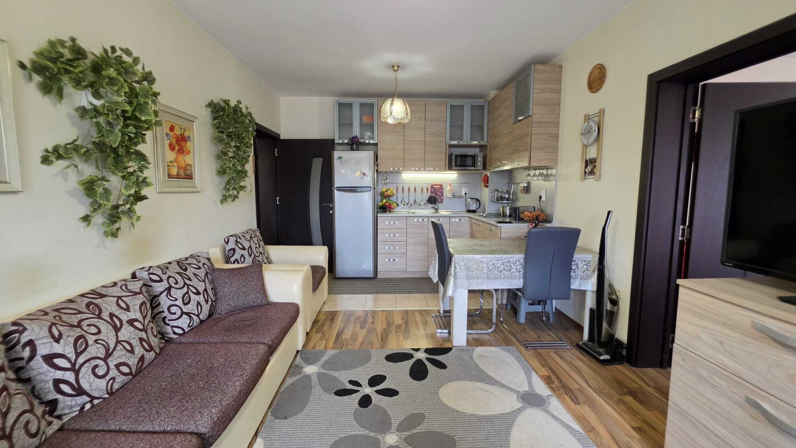 🏡 Großzügige 4-Zimmer-Wohnung mit Poolzugang in Elitonia Gardens 1, Ravda, Bulgarien