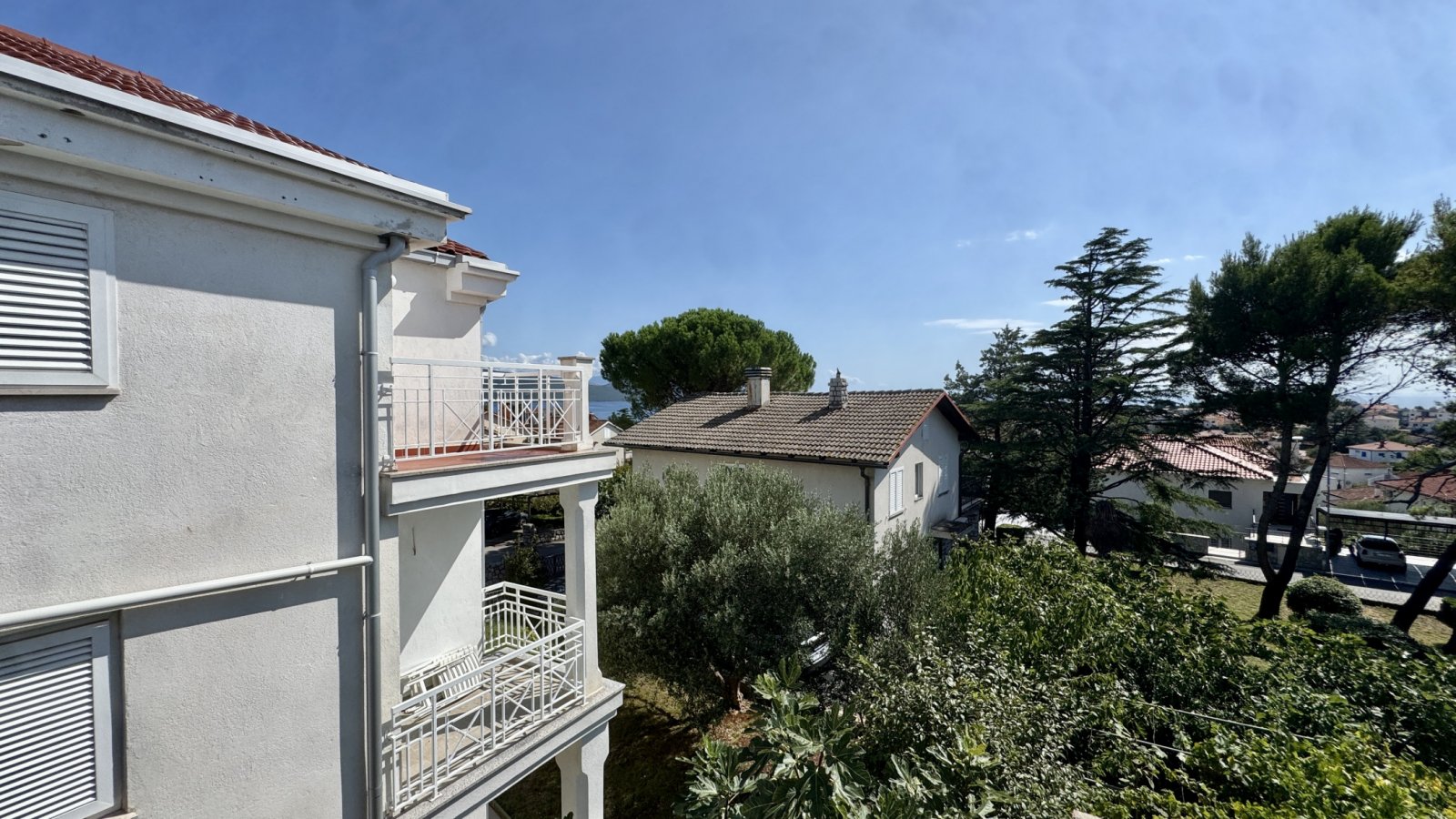 Großzügiges Haus mit drei Apartments, 350 m vom Meer entfernt, Krk, Kroatien