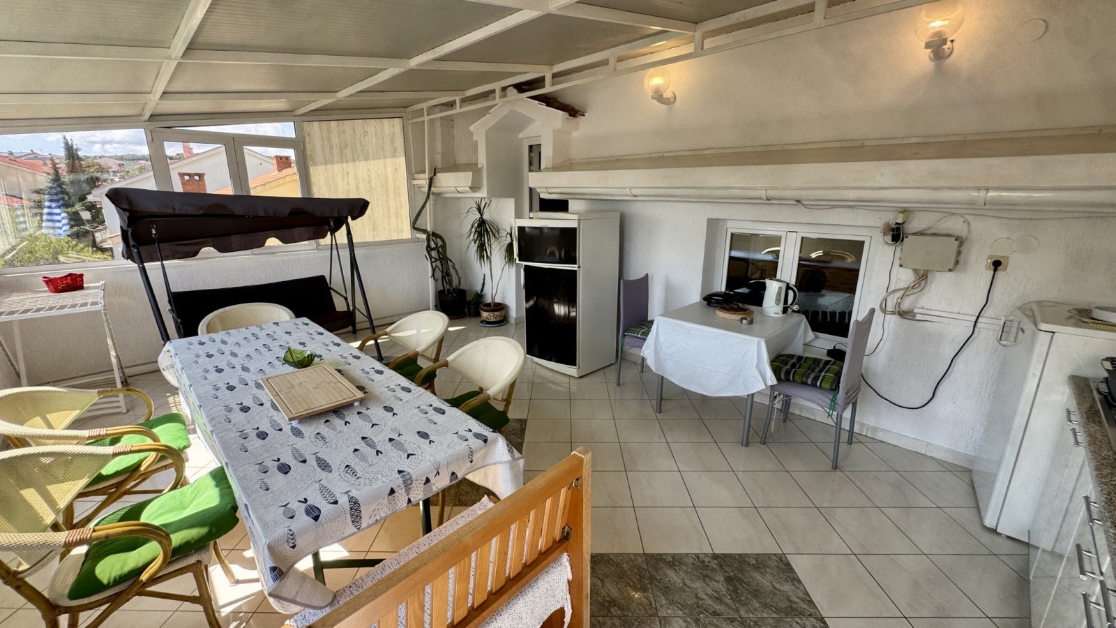 Großzügiges Haus mit drei Apartments, 350 m vom Meer entfernt, Krk, Kroatien