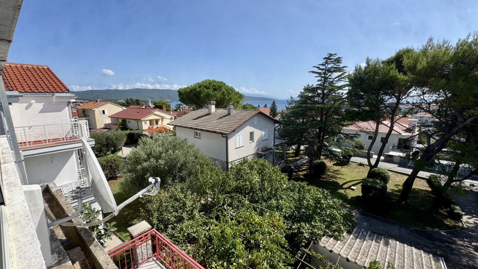 Großzügiges Haus mit drei Apartments, 350 m vom Meer entfernt, Krk, Kroatien