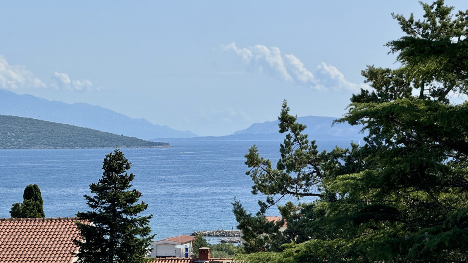 Großzügiges Haus mit drei Apartments, 350 m vom Meer entfernt, Krk, Kroatien