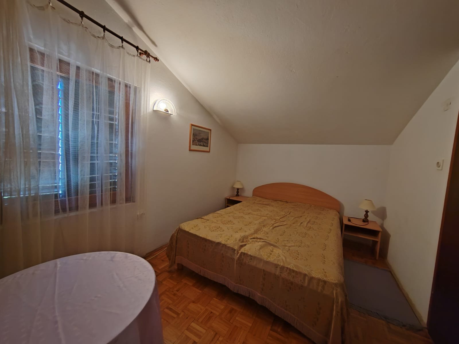 Möbliertes Haus mit Garten und Meerblick, Njivice, Kroatien