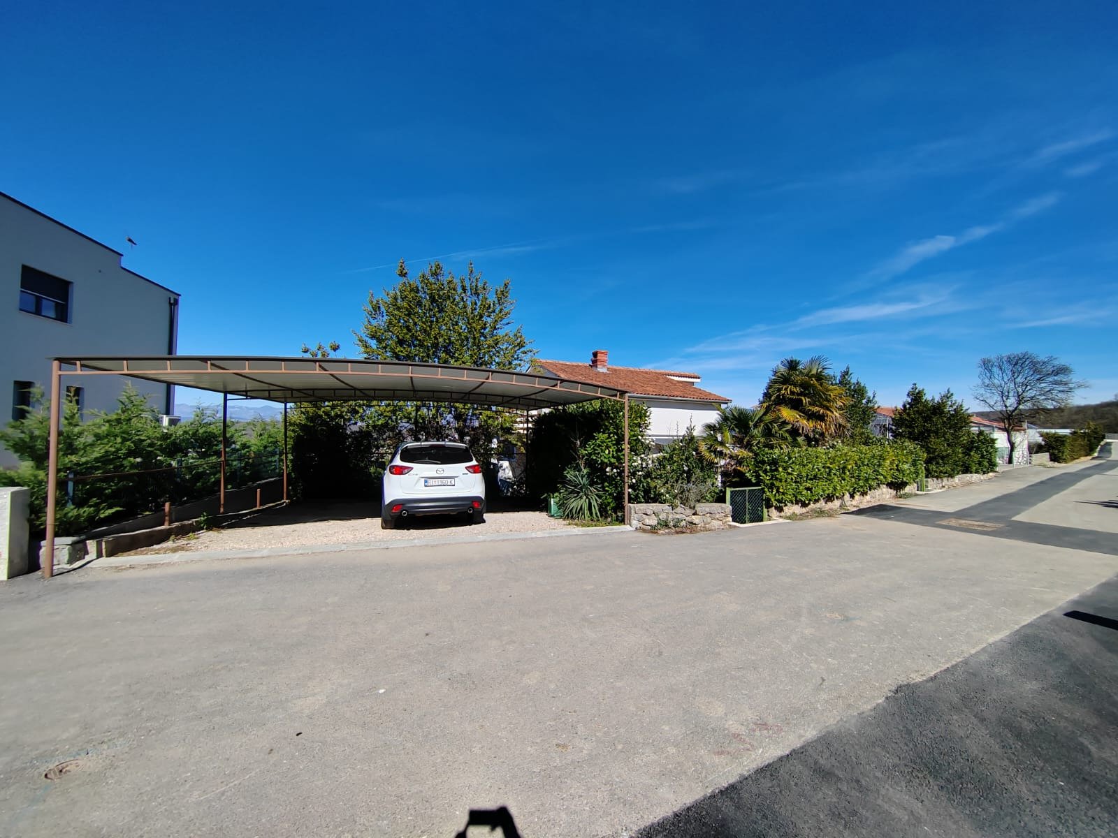 Möbliertes Haus mit Garten und Meerblick, Njivice, Kroatien