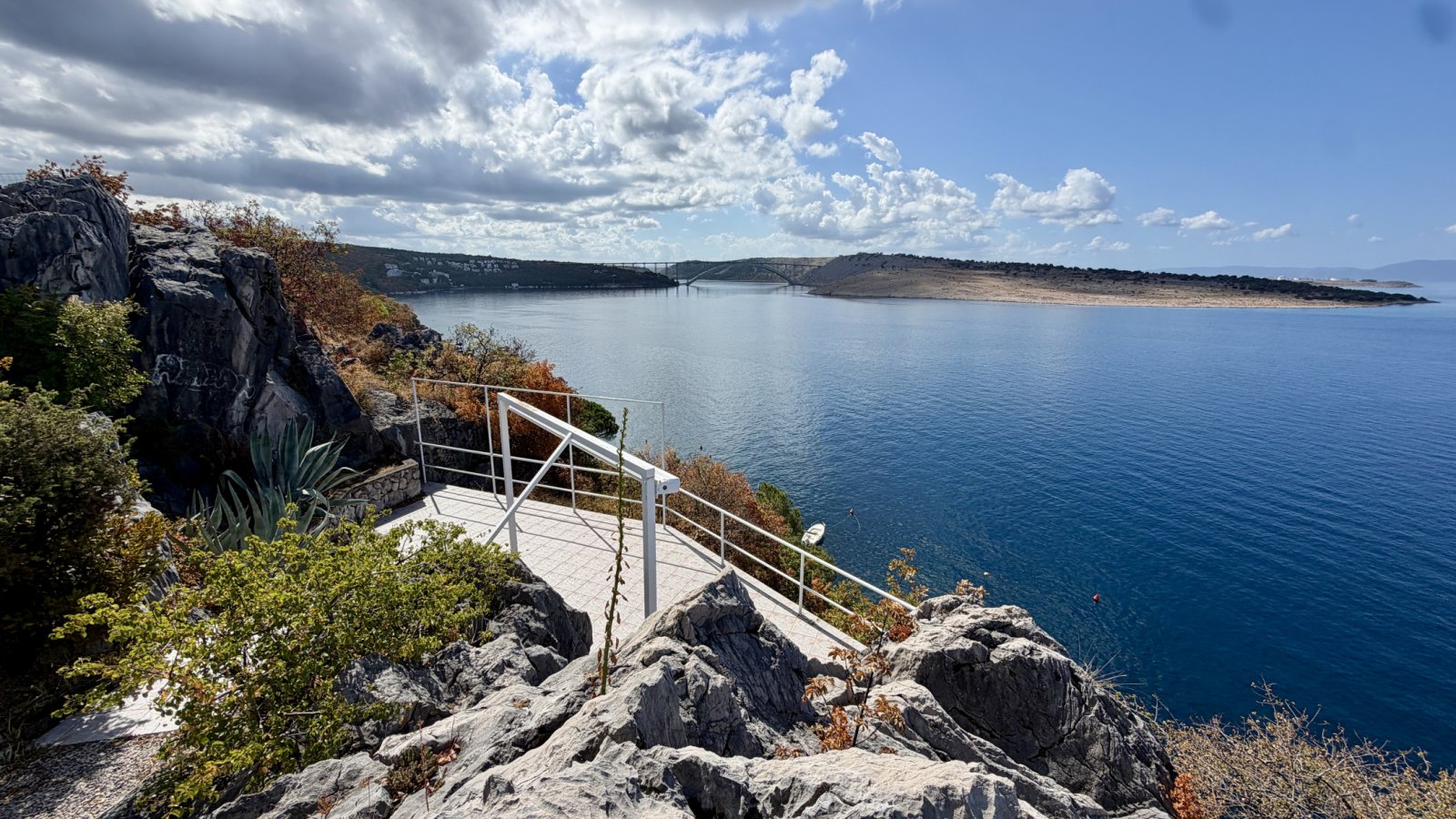 Zwei außergewöhnliche Häuser in erster Reihe zum Meer, Kraljevica, Kroatien