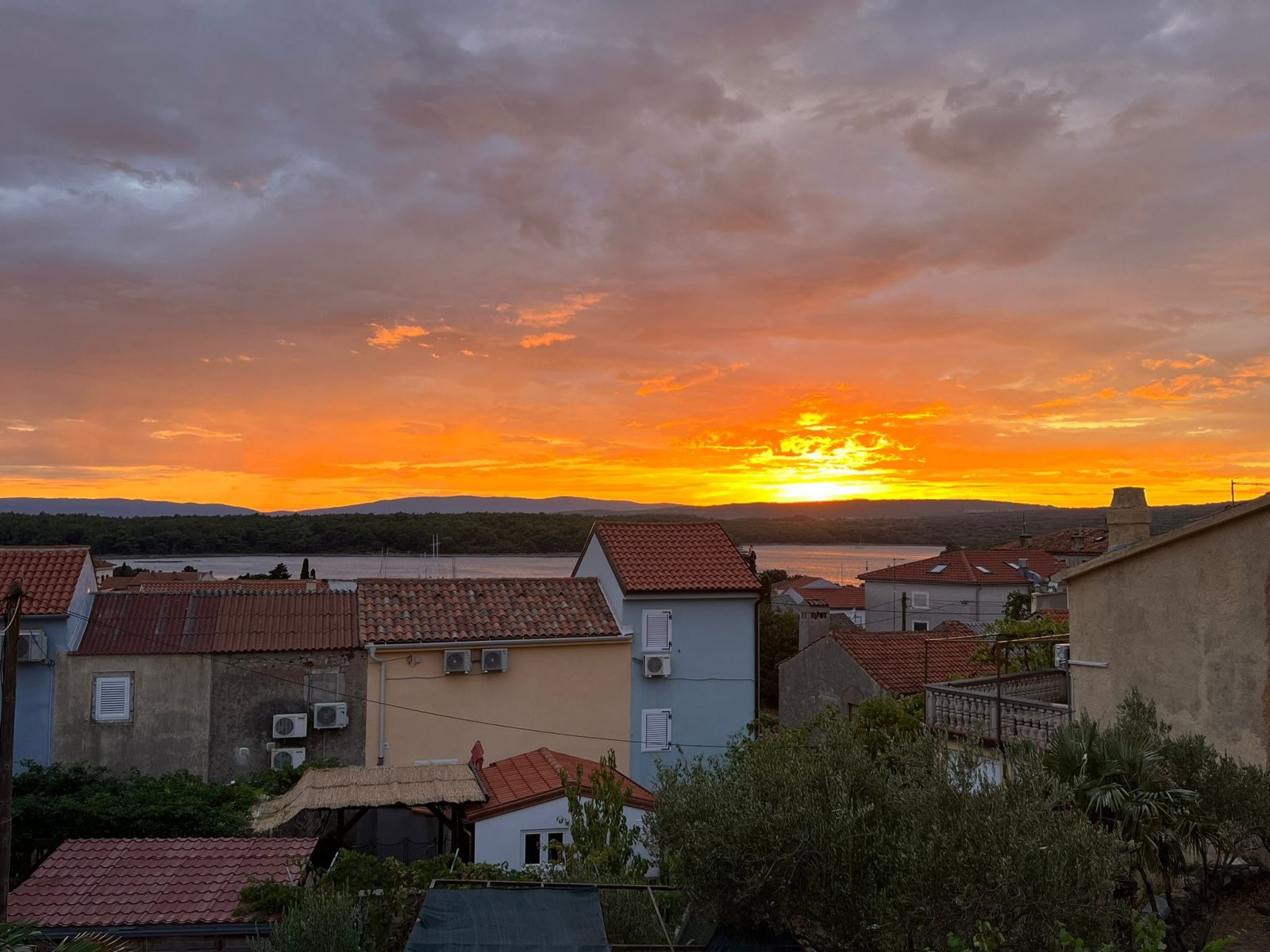 Renoviertes Steinhaus mit Terrassen und Meerblick, Punat, Kroatien