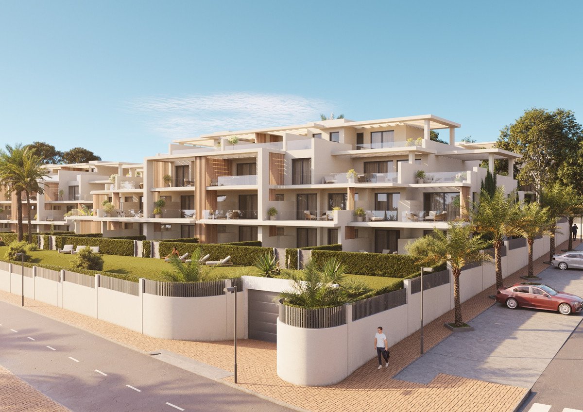 Großzügige Wohnung mit 4 Schlafzimmern und großer Terrasse, Estepona, Spanien
