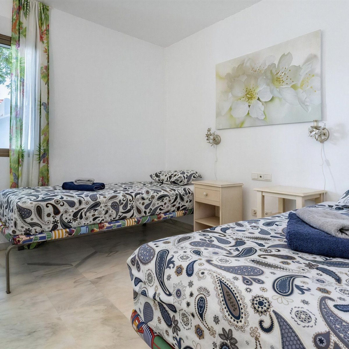 Geräumige Ferienwohnung mit touristischer Lizenz direkt am Strand von Elviria, Spanien
