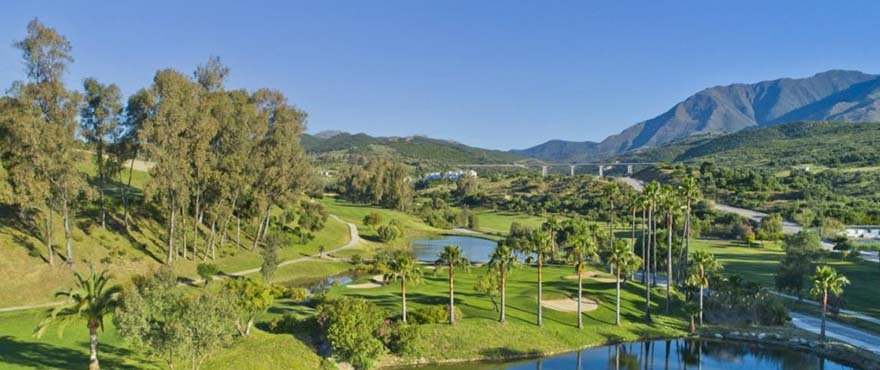 Helle Wohnung mit Terrasse und Golfblick, Estepona, Spanien