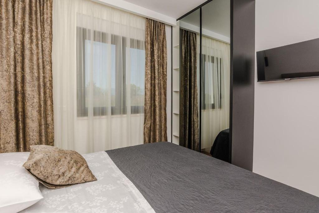 Elegante Villa mit privatem Pool und etablierter Vermietung, Privlaka, Kroatien