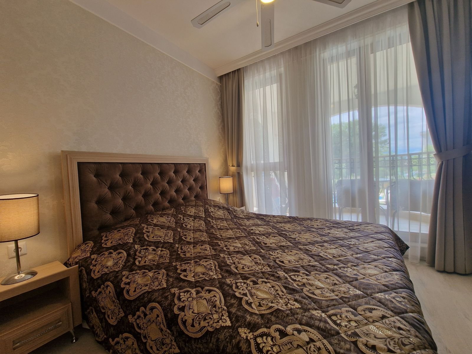 Zwei-Zimmer-Apartment in der prestigeträchtigen Wohnanlage Harmony Suites 15 am Sonnenstrand, Bulgarien