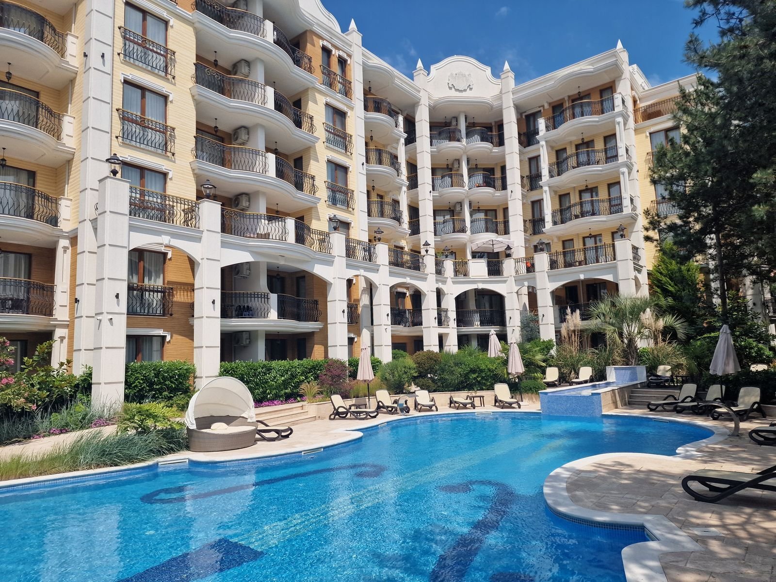 Zwei-Zimmer-Apartment in der prestigeträchtigen Wohnanlage Harmony Suites 15 am Sonnenstrand, Bulgarien
