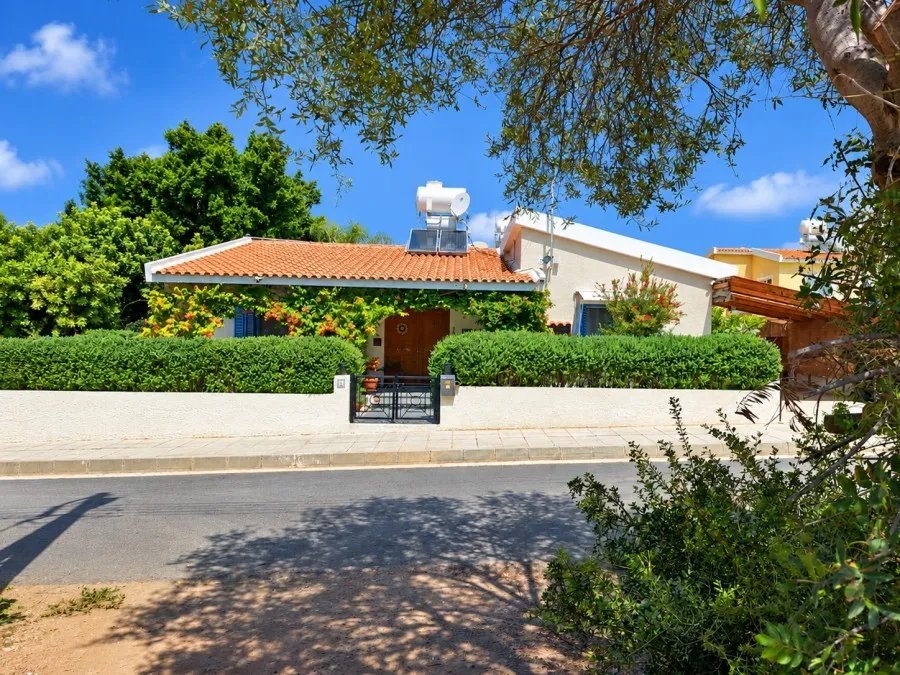 Bungalow in Kissonerga, Paphos