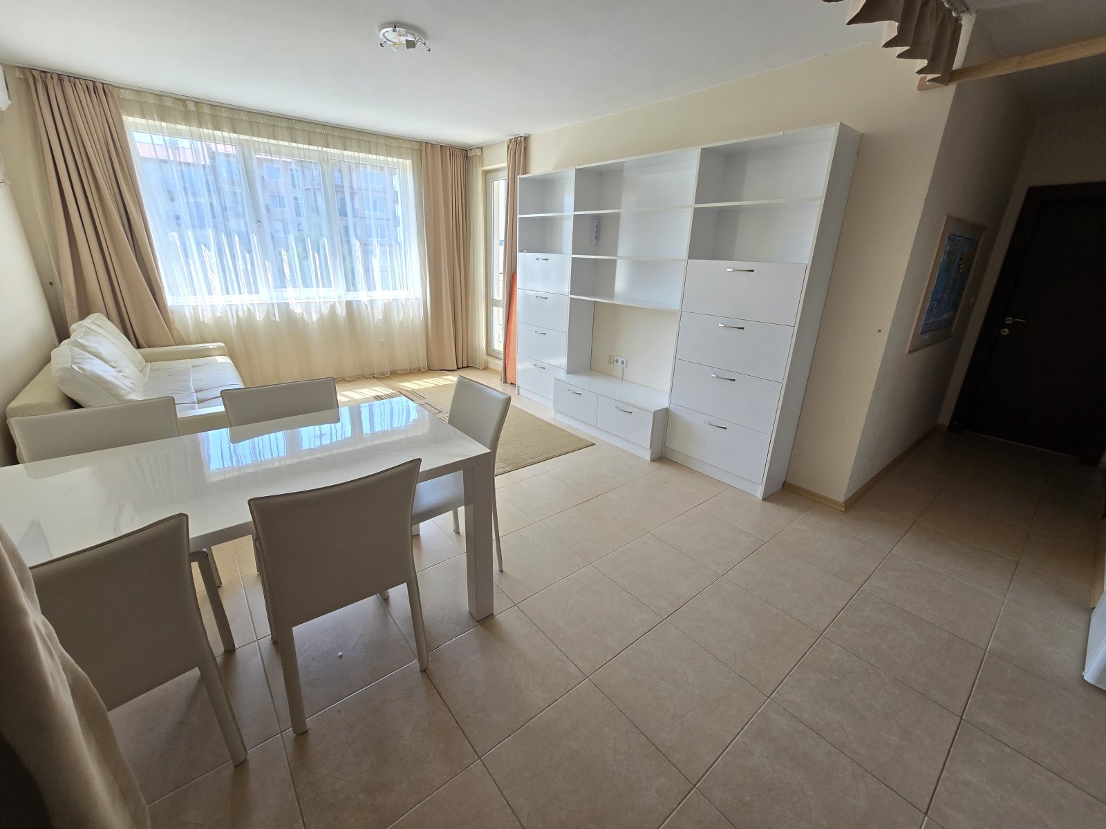 Zweizimmerwohnung mit Poolblick im Komplex Lifestyle in Rawda, Bulgarien