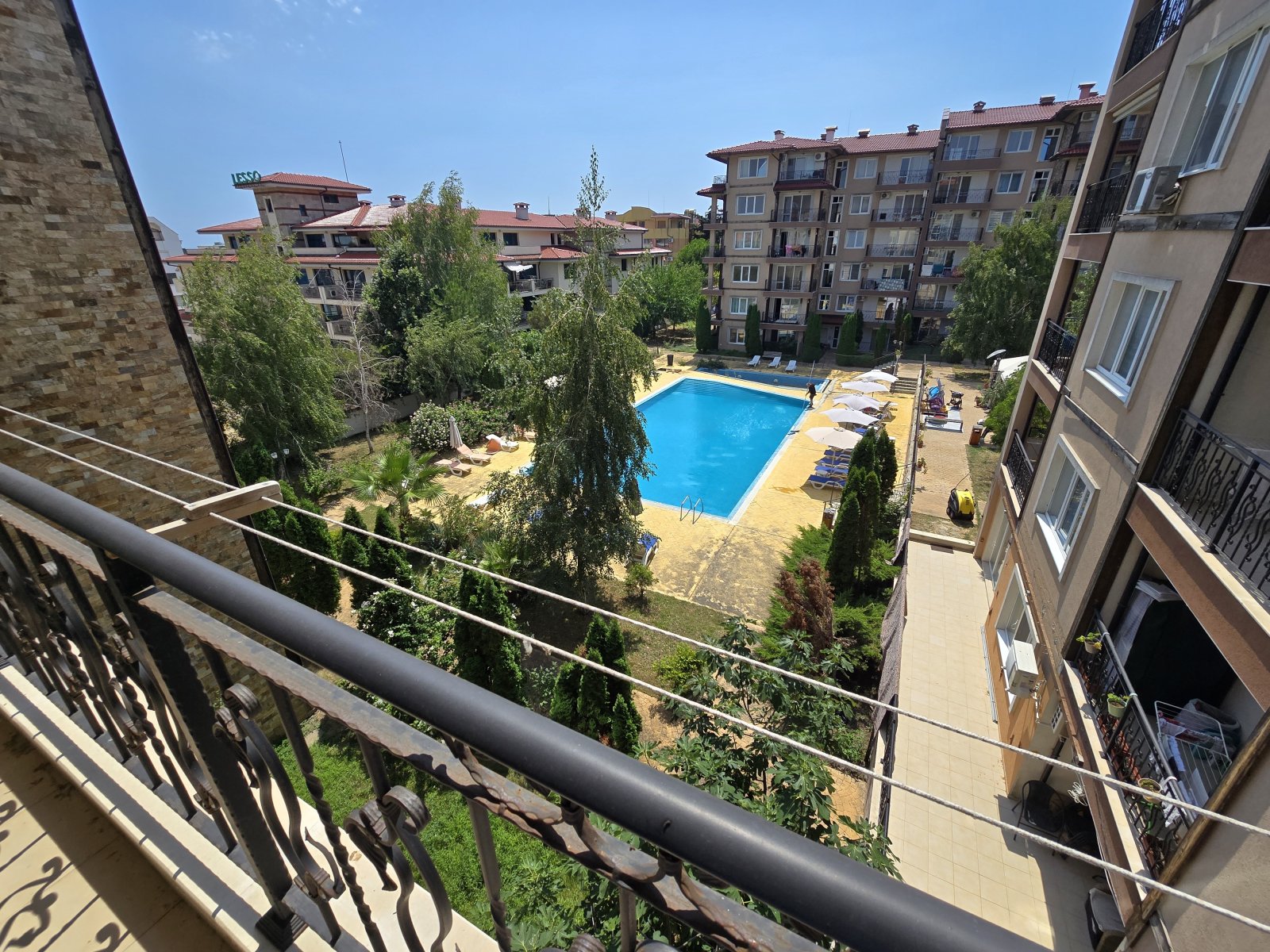 Zweizimmerwohnung mit Poolblick im Komplex Lifestyle in Rawda, Bulgarien
