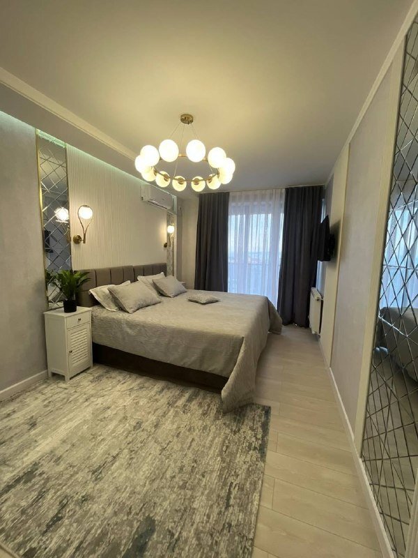Moderne Zwei-Zimmer-Wohnung an der Allee der Helden – Batumi, Georgien – Panoramablick auf Meer, Berge und Stadt