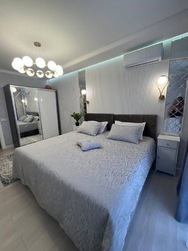 Moderne Zwei-Zimmer-Wohnung an der Allee der Helden – Batumi, Georgien – Panoramablick auf Meer, Berge und Stadt