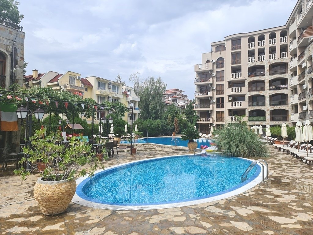 Zweizimmerwohnung mit Poolblick im Komplex Kalia am Sonnenstrand, Bulgarien