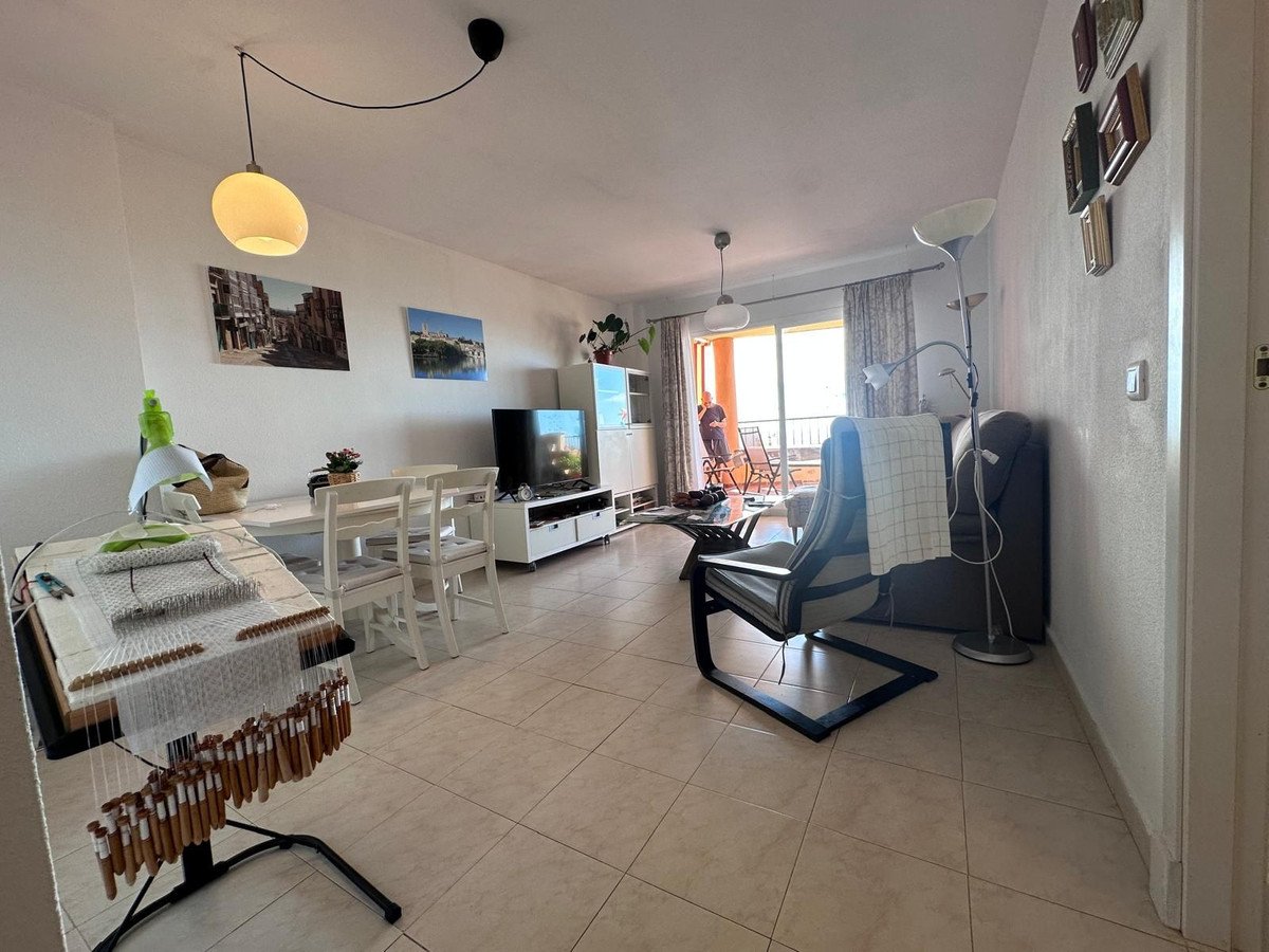 Helle Ferienwohnung mit Meerblick, Terrasse und Pool, Riviera del Sol, Spanien