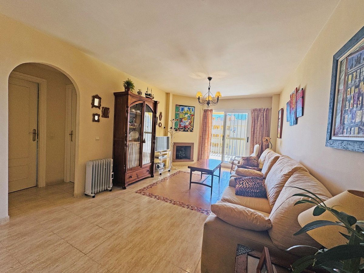 Helle Wohnung mit Meerblick, 21 m² Terrasse und Swimmingpool, Calahonda, Spanien