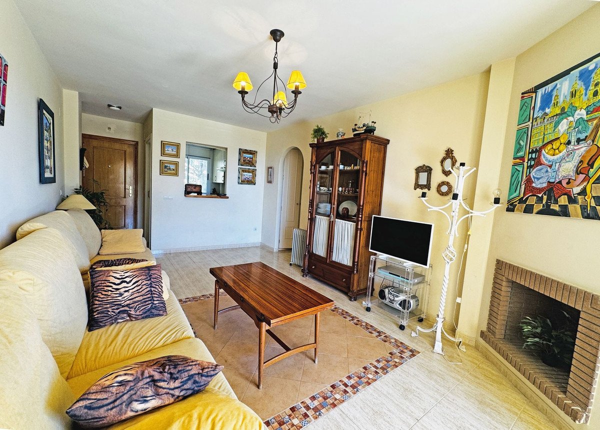 Helle Wohnung mit Meerblick, 21 m² Terrasse und Swimmingpool, Calahonda, Spanien