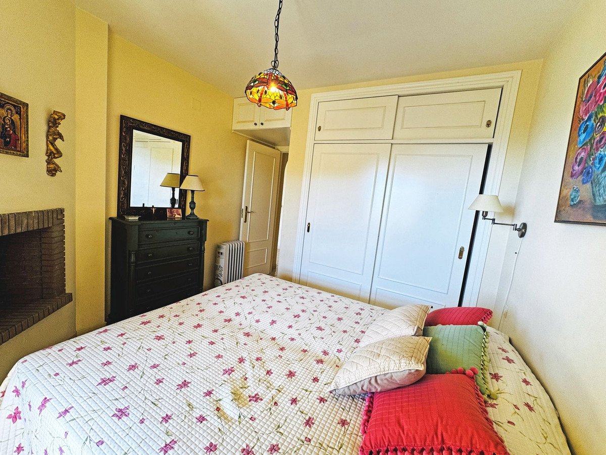 Helle Wohnung mit Meerblick, 21 m² Terrasse und Swimmingpool, Calahonda, Spanien