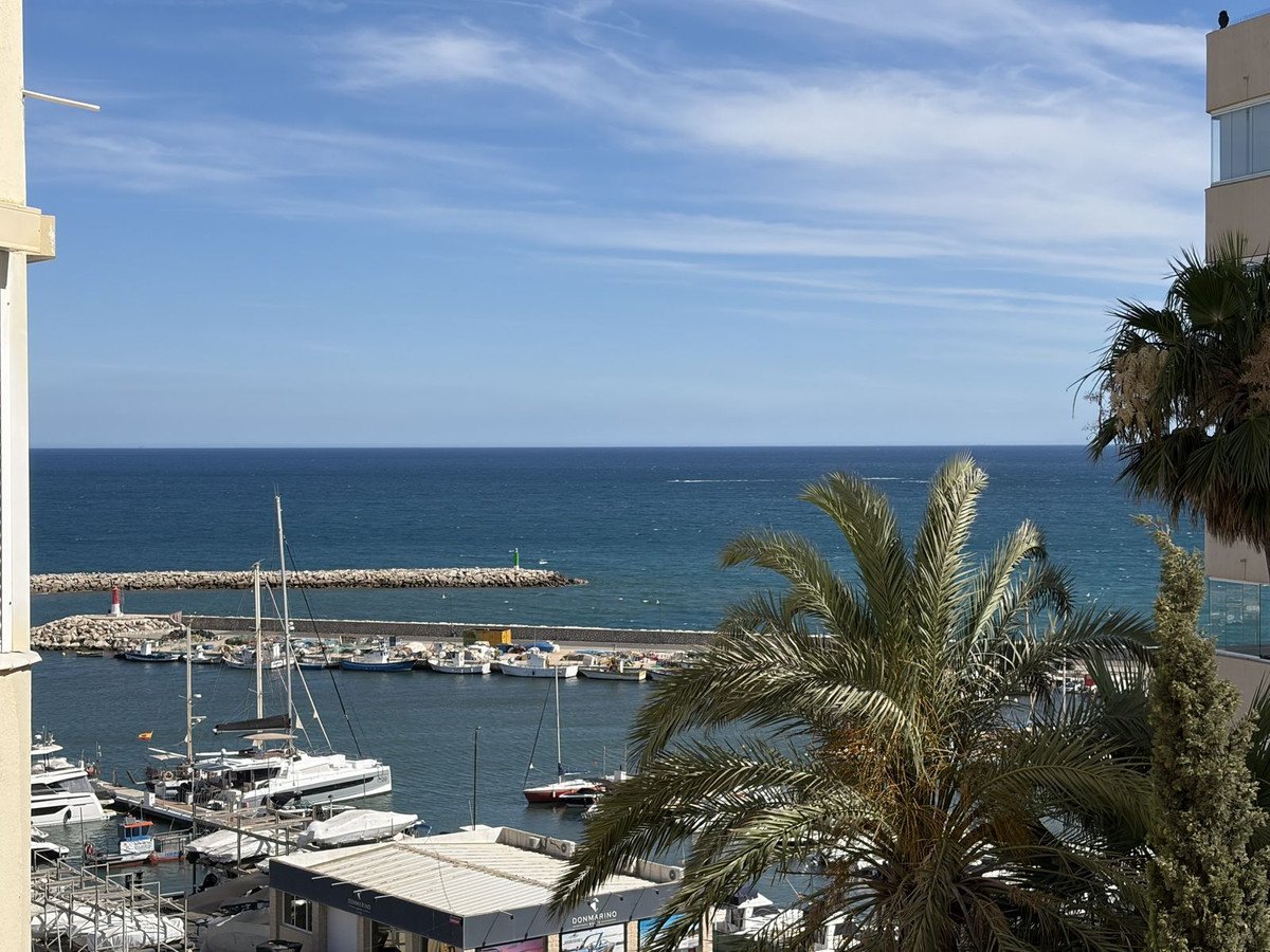Apartment mit Meer- und Yachthafenblick in der Residenz Puerto Paraíso, Estepona, Spanien
