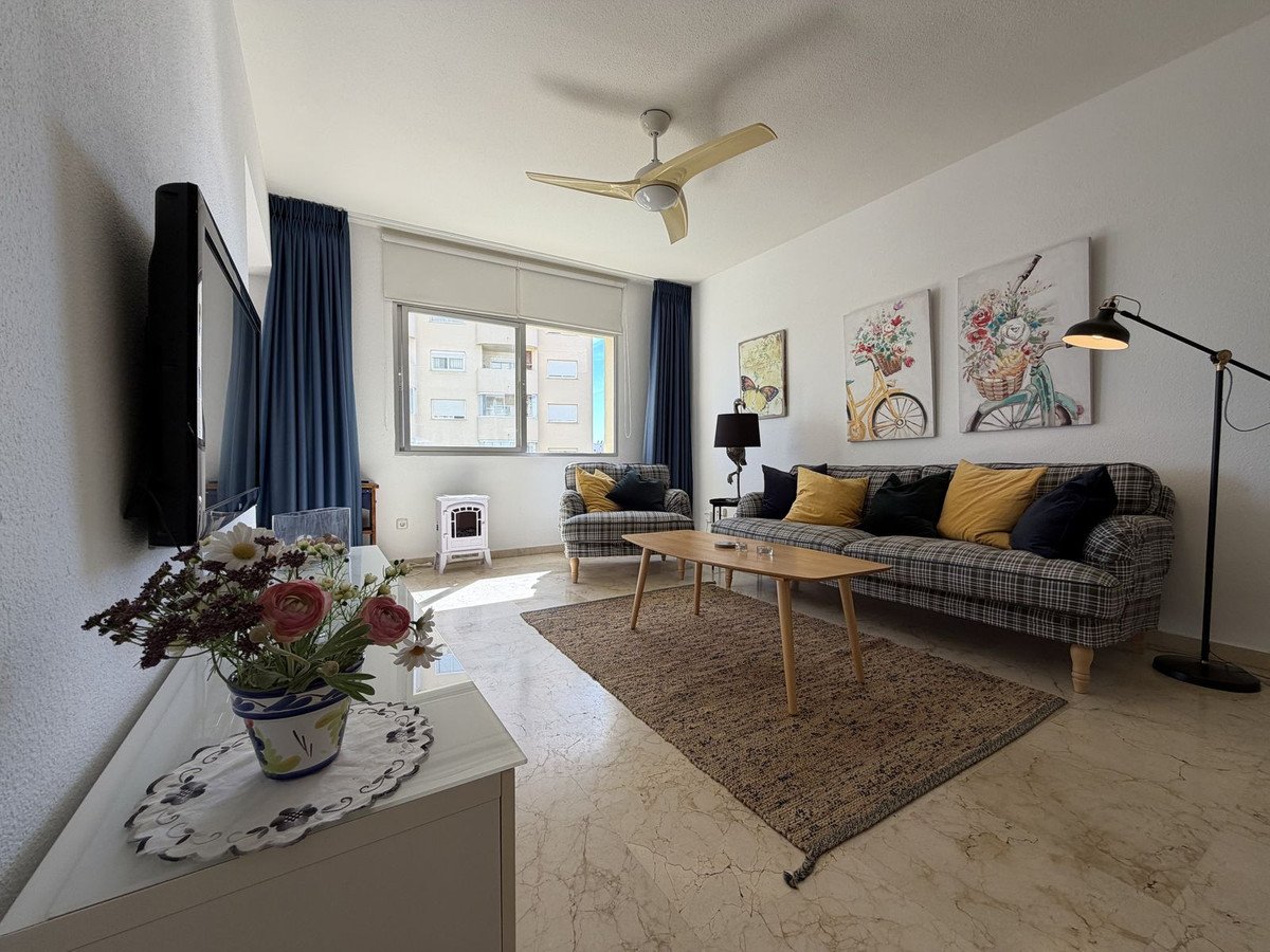 Apartment mit Meer- und Yachthafenblick in der Residenz Puerto Paraíso, Estepona, Spanien