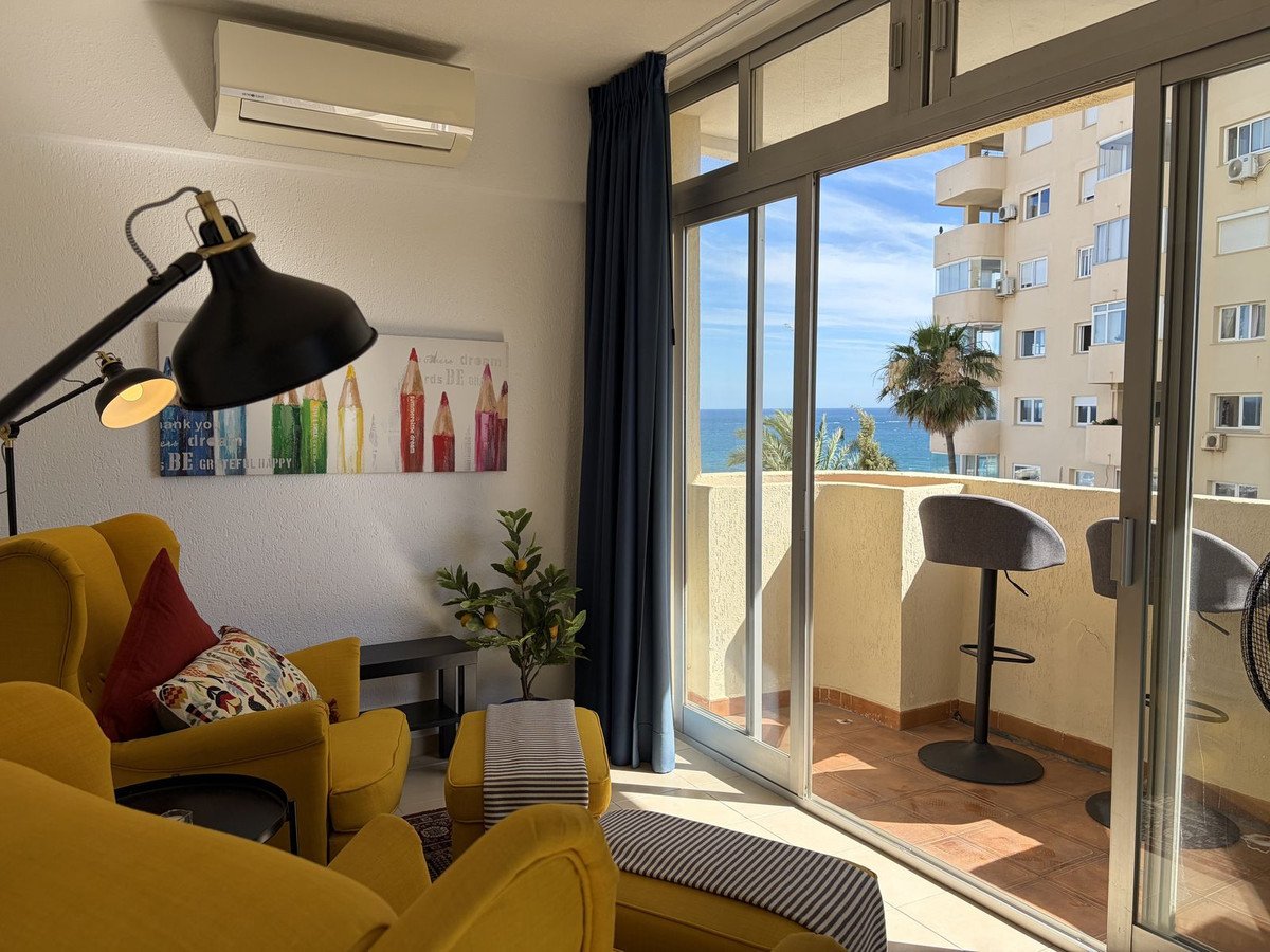 Apartment mit Meer- und Yachthafenblick in der Residenz Puerto Paraíso, Estepona, Spanien