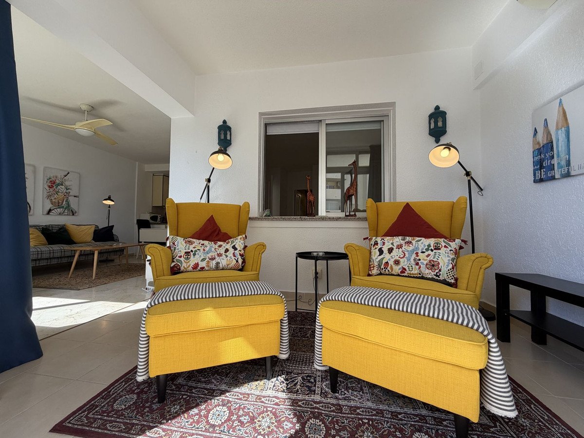 Apartment mit Meer- und Yachthafenblick in der Residenz Puerto Paraíso, Estepona, Spanien