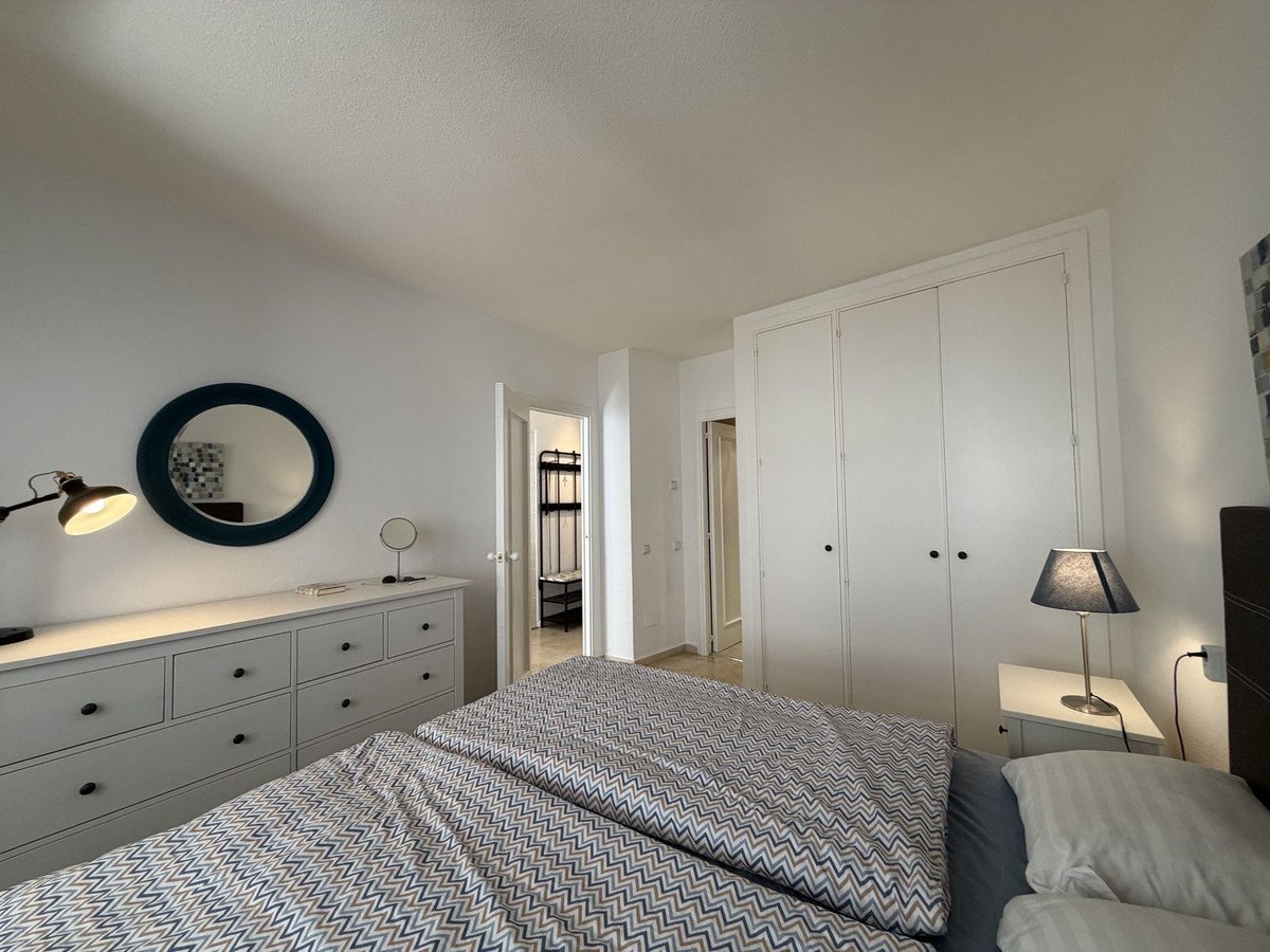 Apartment mit Meer- und Yachthafenblick in der Residenz Puerto Paraíso, Estepona, Spanien
