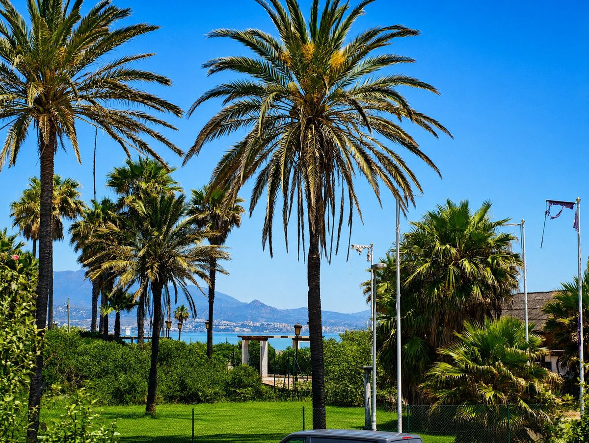 Renovierte Ferienwohnung mit touristischer Lizenz im Herzen des Hafens von Duquesa, Manilva, Spanien