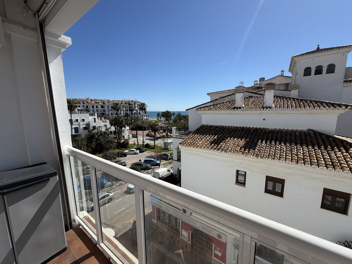 Gemütliche, renovierte Dachgeschosswohnung am Yachthafen mit Meerblick, Manilva, Spanien
