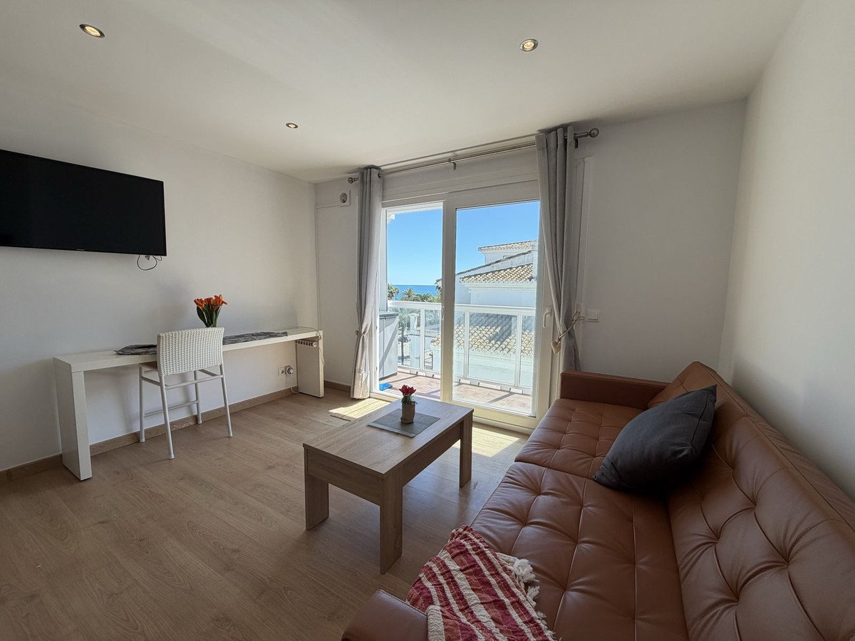Gemütliche, renovierte Dachgeschosswohnung am Yachthafen mit Meerblick, Manilva, Spanien