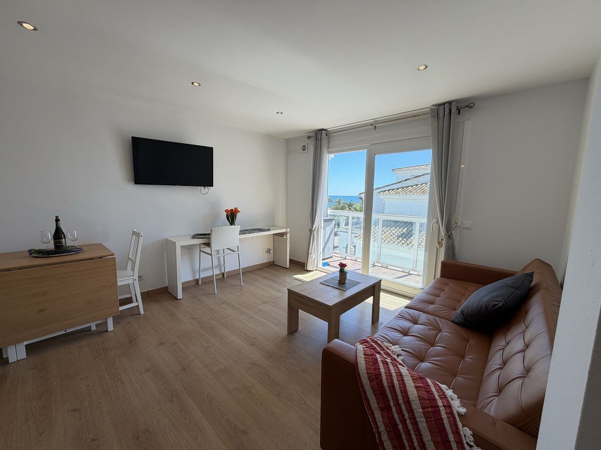 Gemütliche, renovierte Dachgeschosswohnung am Yachthafen mit Meerblick, Manilva, Spanien