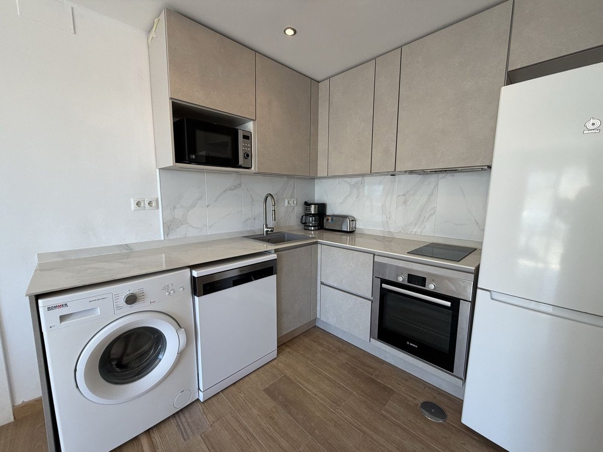 Gemütliche, renovierte Dachgeschosswohnung am Yachthafen mit Meerblick, Manilva, Spanien