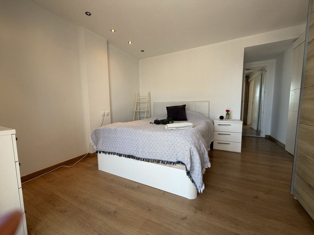 Gemütliche, renovierte Dachgeschosswohnung am Yachthafen mit Meerblick, Manilva, Spanien