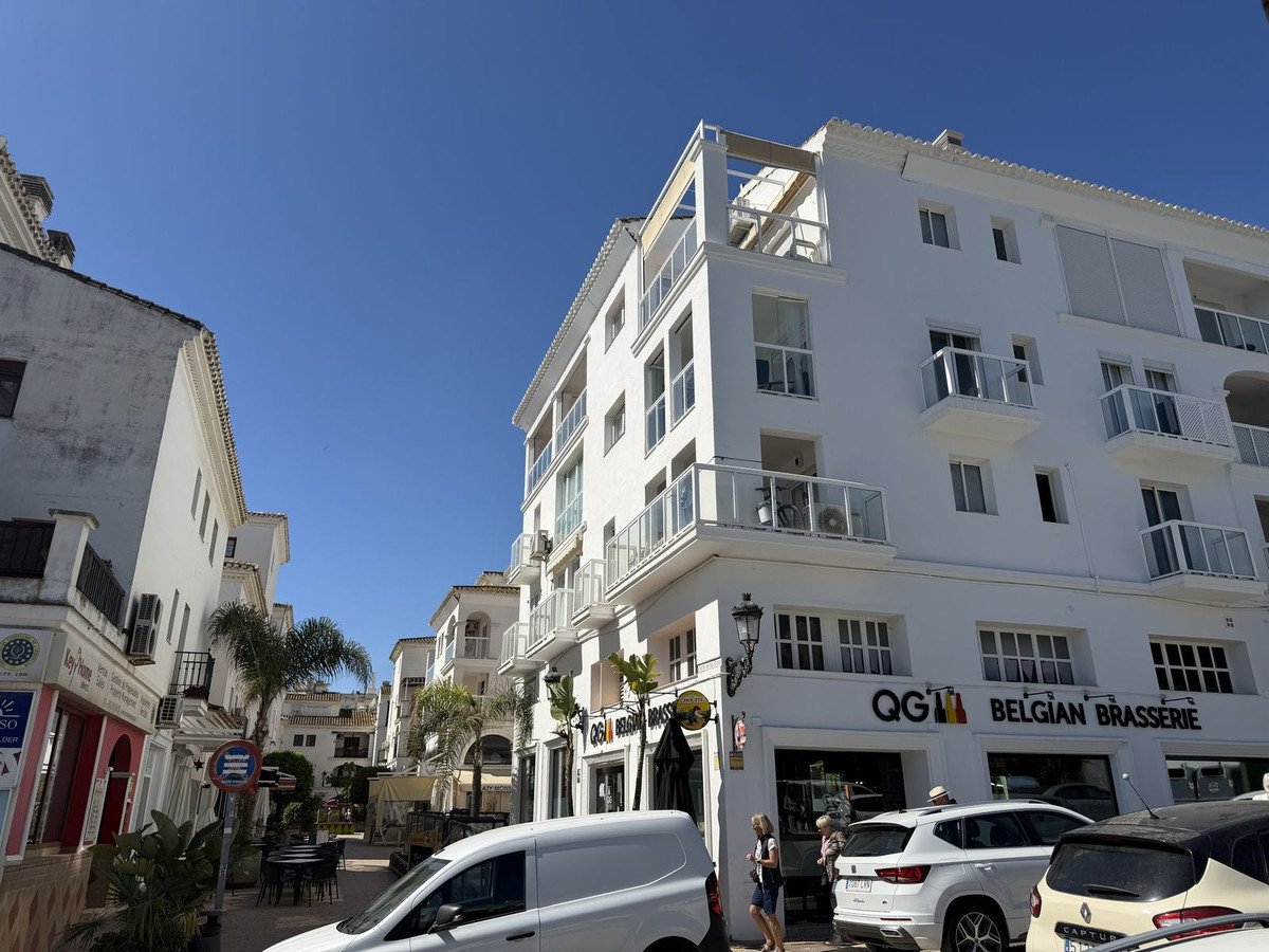 Gemütliche, renovierte Dachgeschosswohnung am Yachthafen mit Meerblick, Manilva, Spanien
