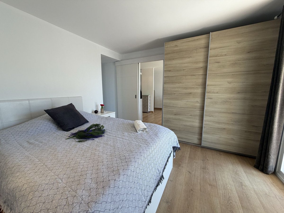Gemütliche, renovierte Dachgeschosswohnung am Yachthafen mit Meerblick, Manilva, Spanien