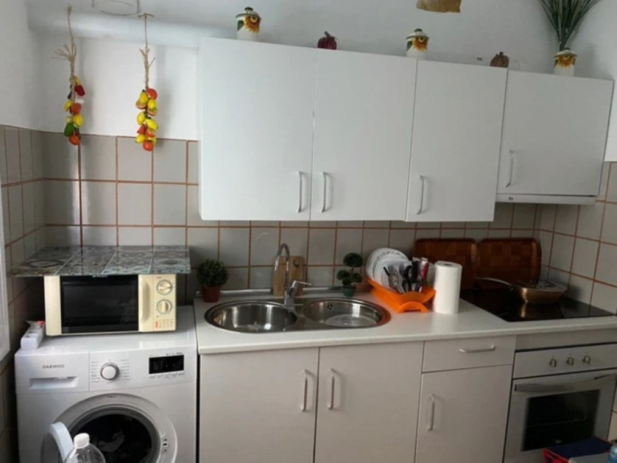 Apartment in einer bewachten Anlage in erster Reihe mit Swimmingpool, Tennisplatz und Meerblick, Estepona, Spanien