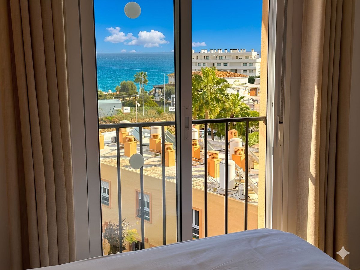 Renovierte Maisonette-Wohnung in einem Strandresort mit Meerblick, Mijas, Spanien