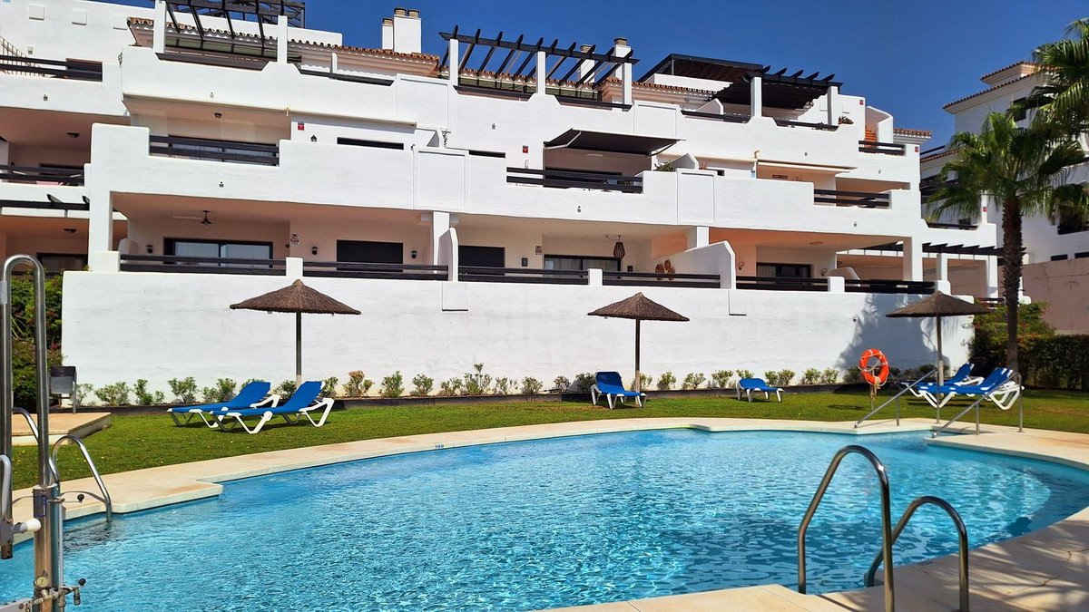 Modernes Apartment (107 m²) zwischen Golfplatz und Strand mit Terrasse und Meerblick, Casares, Spanien