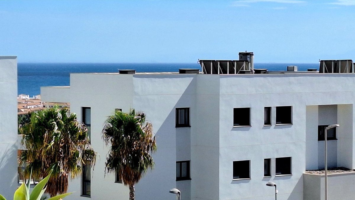 Modernes Apartment (107 m²) zwischen Golfplatz und Strand mit Terrasse und Meerblick, Casares, Spanien