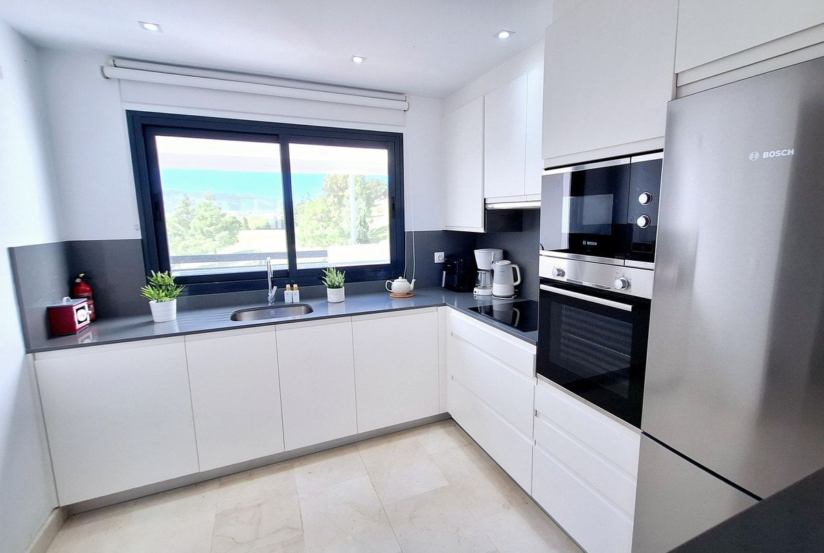 Modernes Apartment (107 m²) zwischen Golfplatz und Strand mit Terrasse und Meerblick, Casares, Spanien
