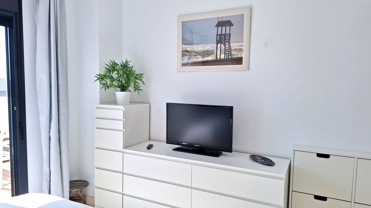 Modernes Apartment (107 m²) zwischen Golfplatz und Strand mit Terrasse und Meerblick, Casares, Spanien