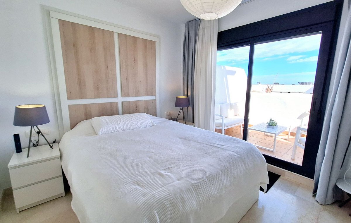 Modernes Apartment (107 m²) zwischen Golfplatz und Strand mit Terrasse und Meerblick, Casares, Spanien